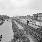153242 Gezicht op de perrons van het N.S.station Rijswijk te Rijswijk.